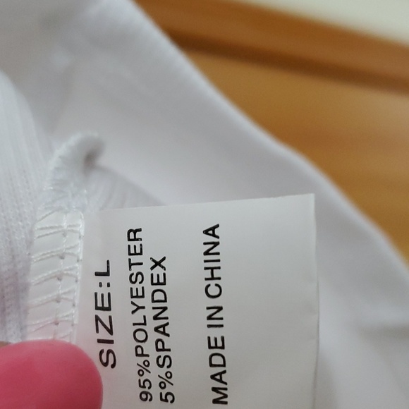 Women's White ribbed tank top gold tone front snaps front pockets Large - Picture 4 of 4